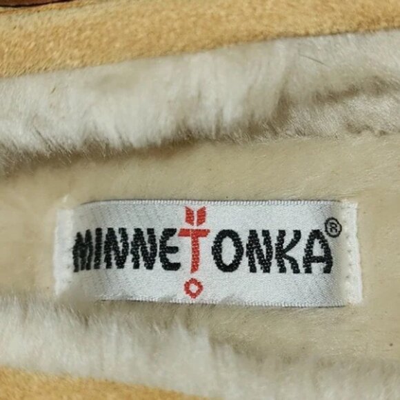 Minnetonka Women's Light Brown/Tan Moccasins Sz 6 - Picture 2 of 3